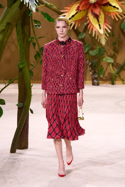 Look 19